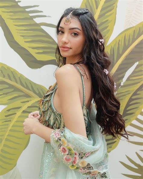 Description: Alanna Panday is the niece of actor Chunky Pandey and the daughter of businessman Chikki Panday. Alanna is just 22 years old and already knows her style and dresses up like a diva. She was first noticed at Ahaan Panday's birthday bash in 2017 and has now become the talk of the town. She got graduated form London college …